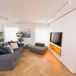 公寓 Tarabochia 8 Tirabora Short Rent, Con Parcheggio Privato 的里雅斯特