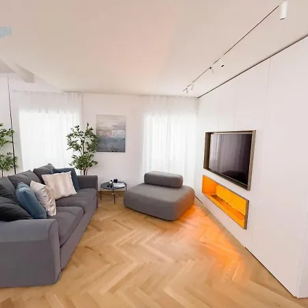 アパート Tarabochia 8 Tirabora Short Rent, Con Parcheggio Privato トリエステ